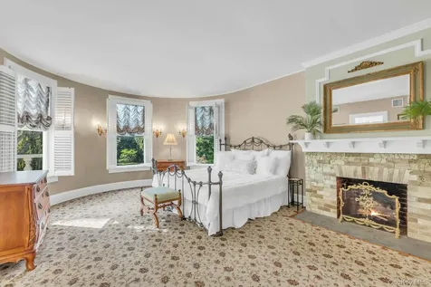 661 Middle Road Bayport NY 11705