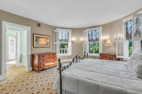 661 Middle Road Bayport NY 11705