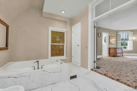 661 Middle Road Bayport NY 11705