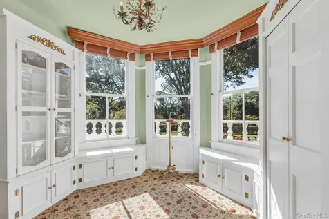 661 Middle Road Bayport NY 11705