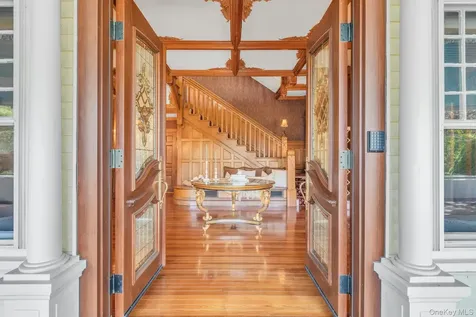 661 Middle Road Bayport NY 11705