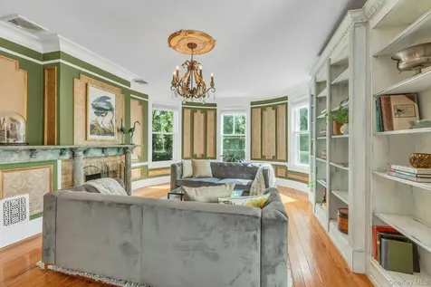 661 Middle Road Bayport NY 11705