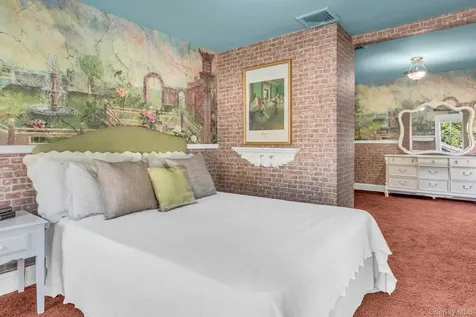 661 Middle Road Bayport NY 11705