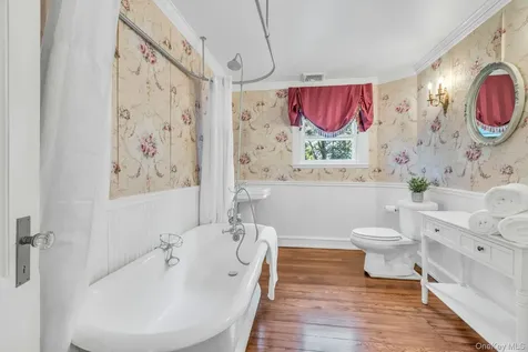 661 Middle Road Bayport NY 11705