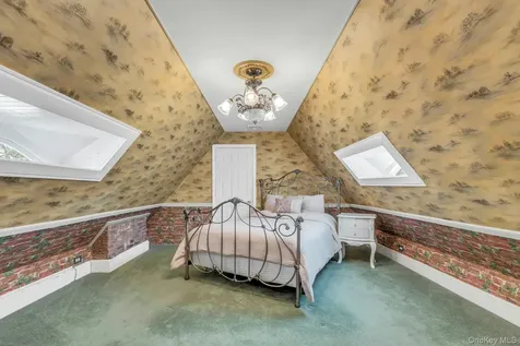 661 Middle Road Bayport NY 11705