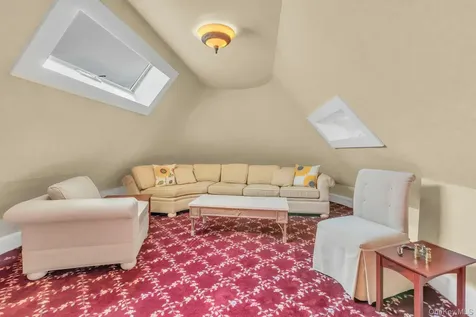 661 Middle Road Bayport NY 11705