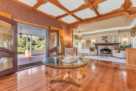 661 Middle Road Bayport NY 11705