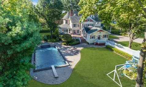 661 Middle Road Bayport NY 11705