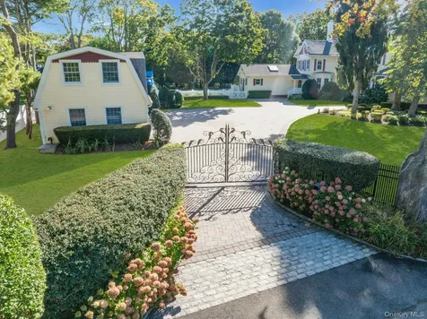 661 Middle Road Bayport NY 11705