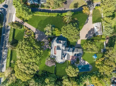 661 Middle Road Bayport NY 11705