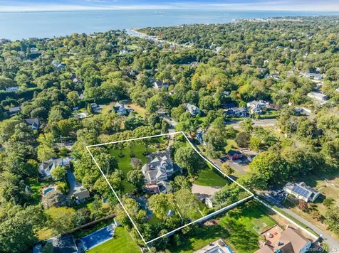 661 Middle Road Bayport NY 11705