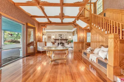 661 Middle Road Bayport NY 11705