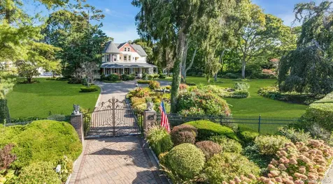 661 Middle Road Bayport NY 11705