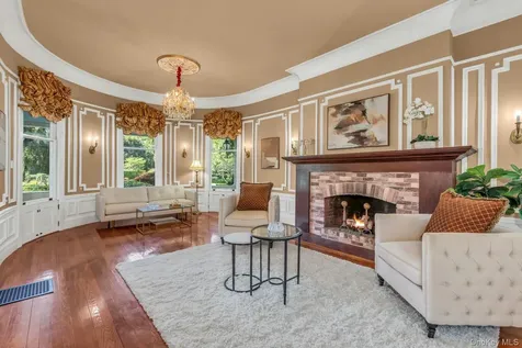 661 Middle Road Bayport NY 11705