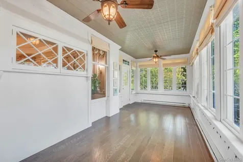 661 Middle Road Bayport NY 11705