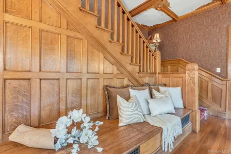 661 Middle Road Bayport NY 11705