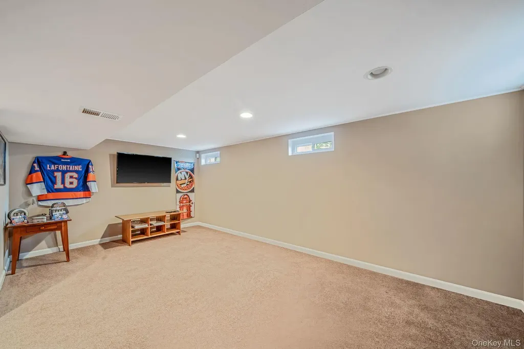 5 Hileen Drive Kings Park NY 11754
