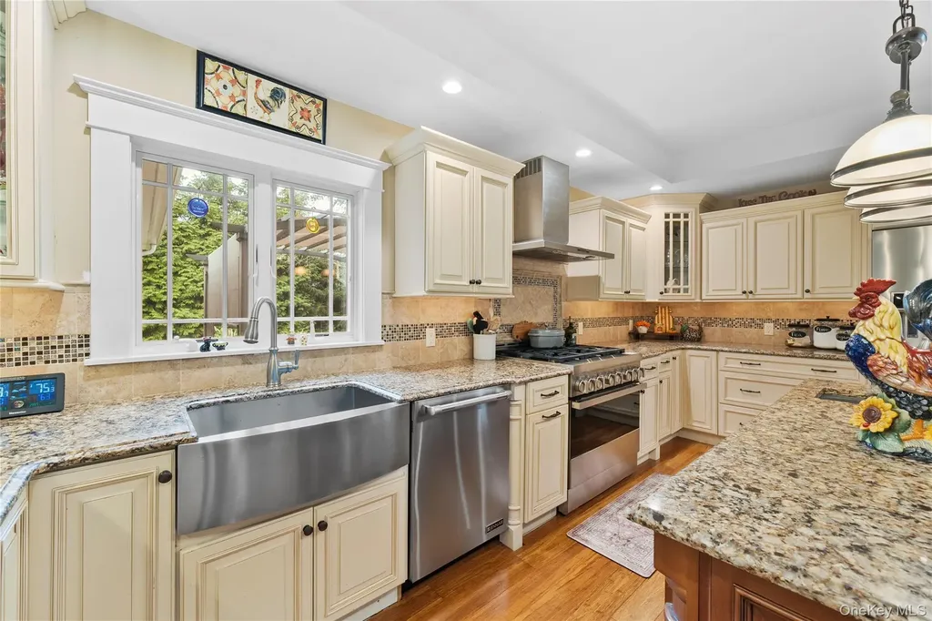 33 Robbins Avenue Babylon NY 11702