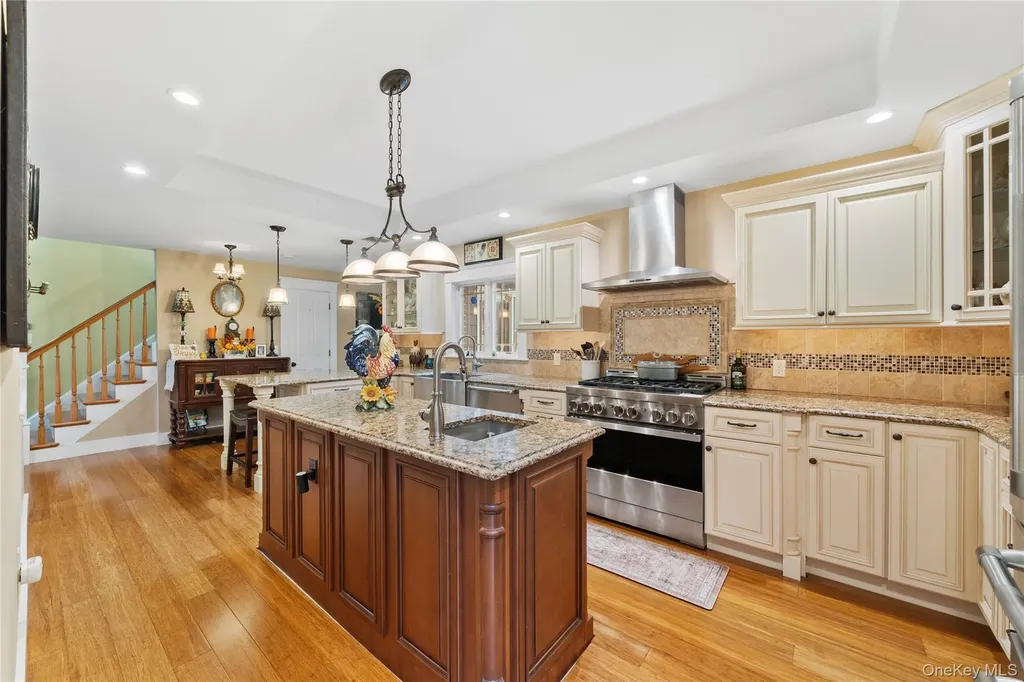 33 Robbins Avenue Babylon NY 11702