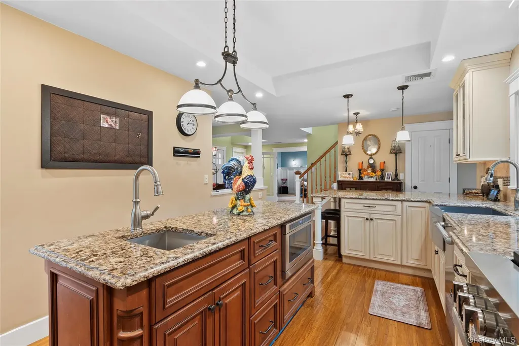 33 Robbins Avenue Babylon NY 11702