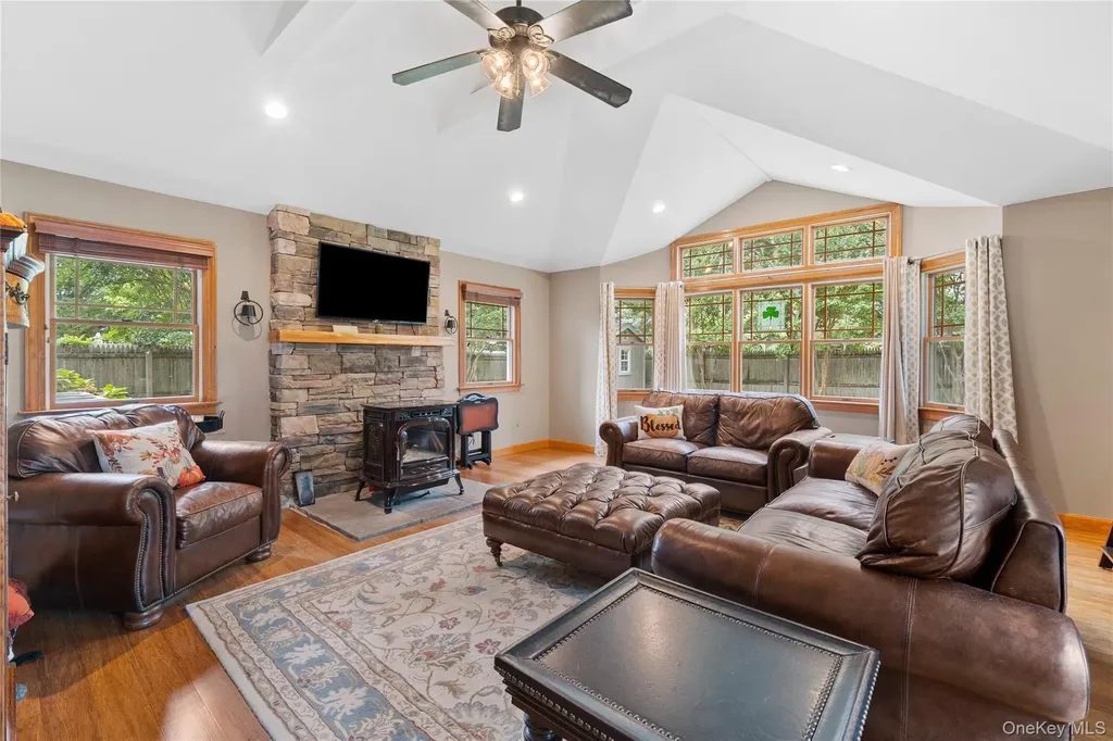 33 Robbins Avenue Babylon NY 11702
