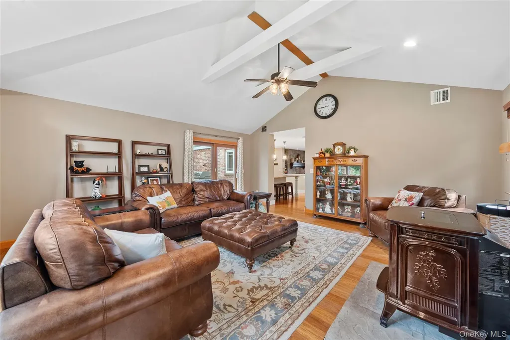 33 Robbins Avenue Babylon NY 11702