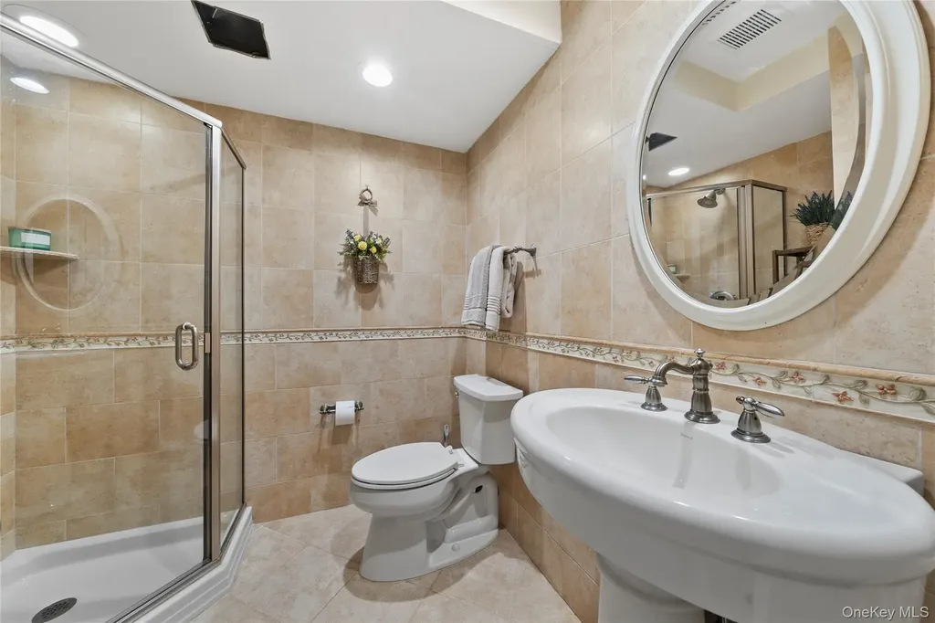 33 Robbins Avenue Babylon NY 11702
