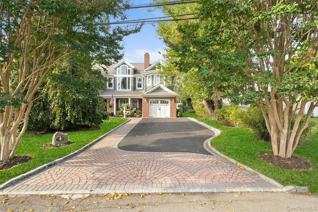 33 Robbins Avenue Babylon NY 11702