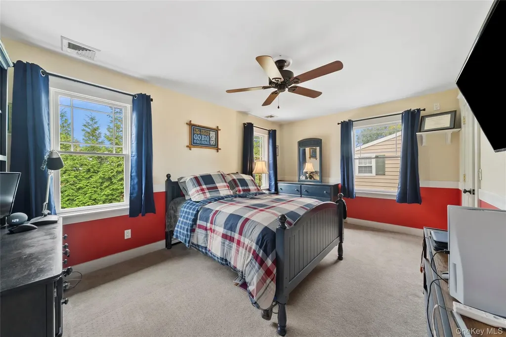 33 Robbins Avenue Babylon NY 11702