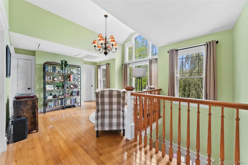 33 Robbins Avenue Babylon NY 11702