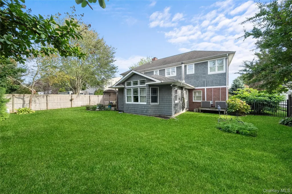 33 Robbins Avenue Babylon NY 11702