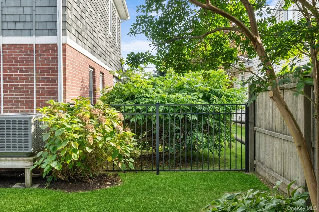 33 Robbins Avenue Babylon NY 11702