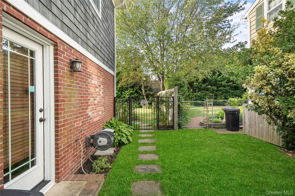 33 Robbins Avenue Babylon NY 11702