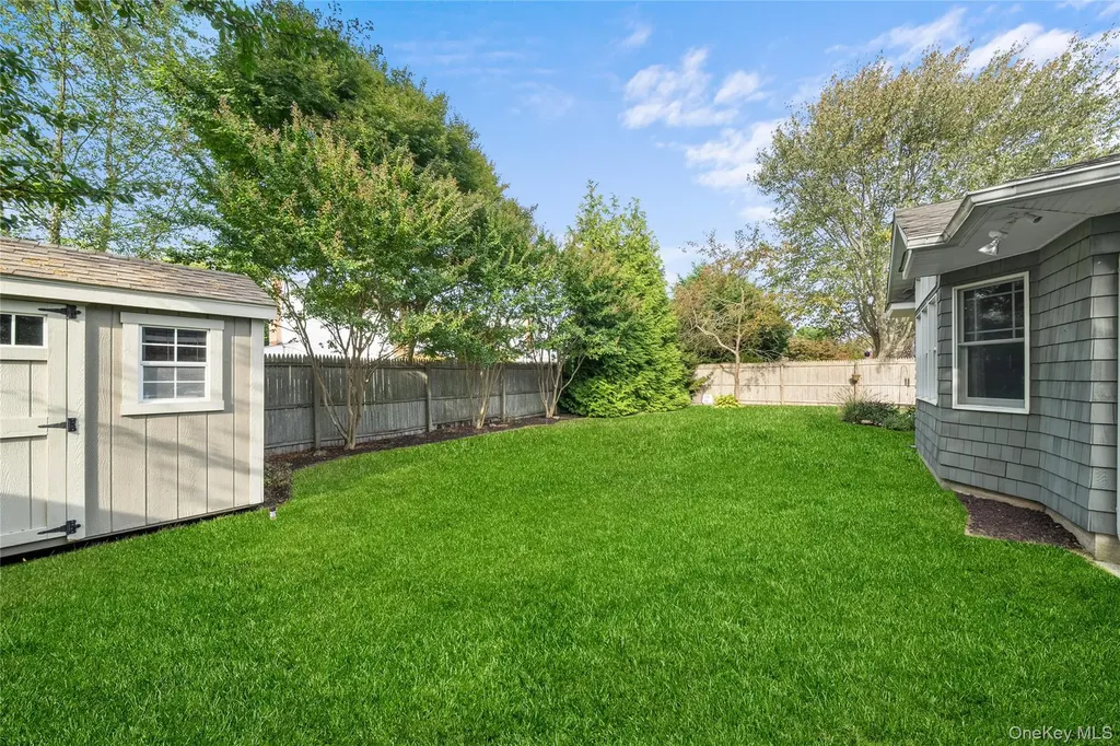 33 Robbins Avenue Babylon NY 11702