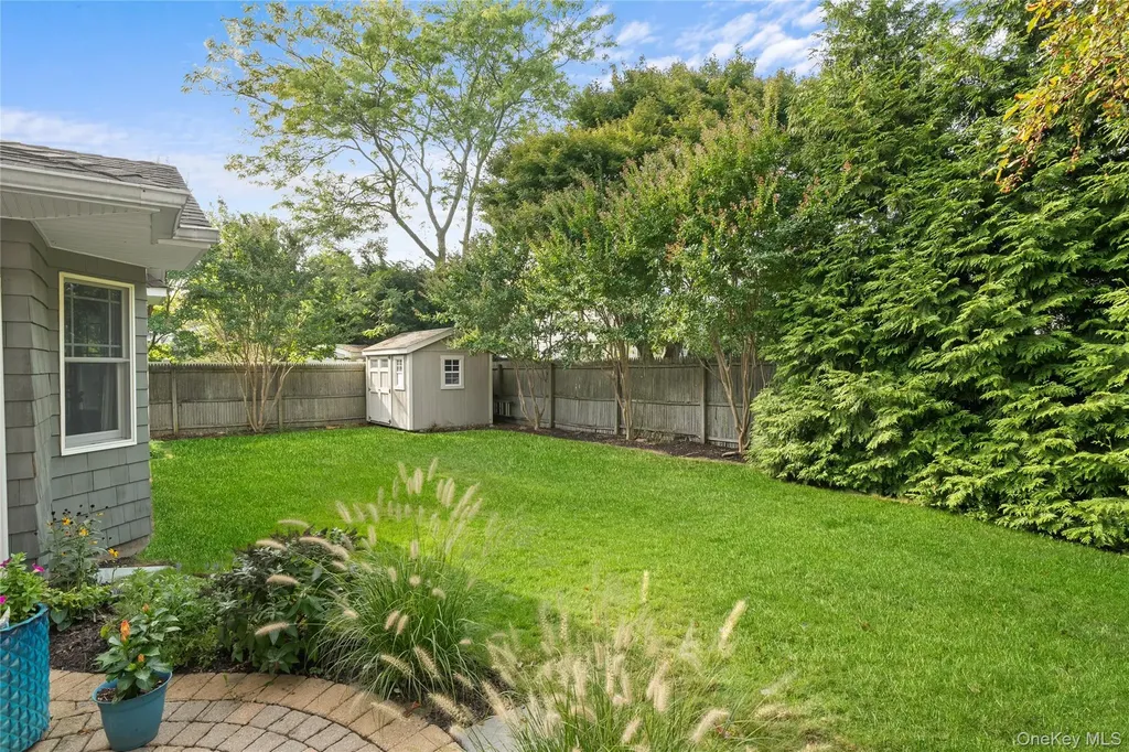 33 Robbins Avenue Babylon NY 11702