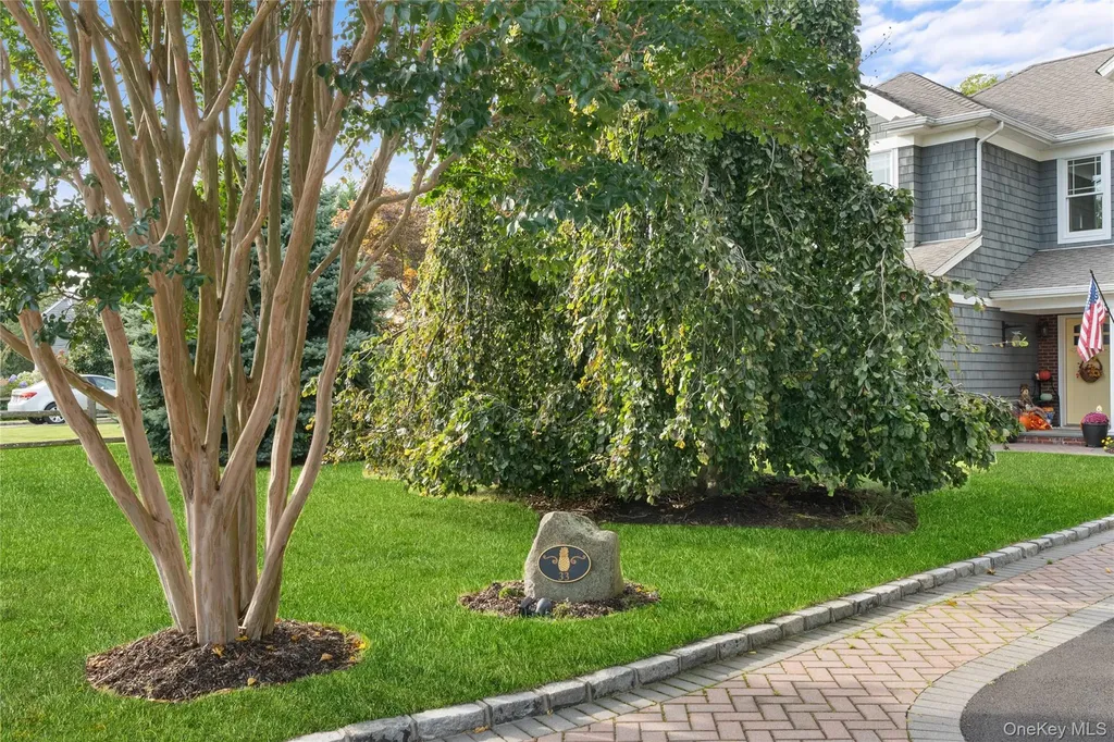 33 Robbins Avenue Babylon NY 11702