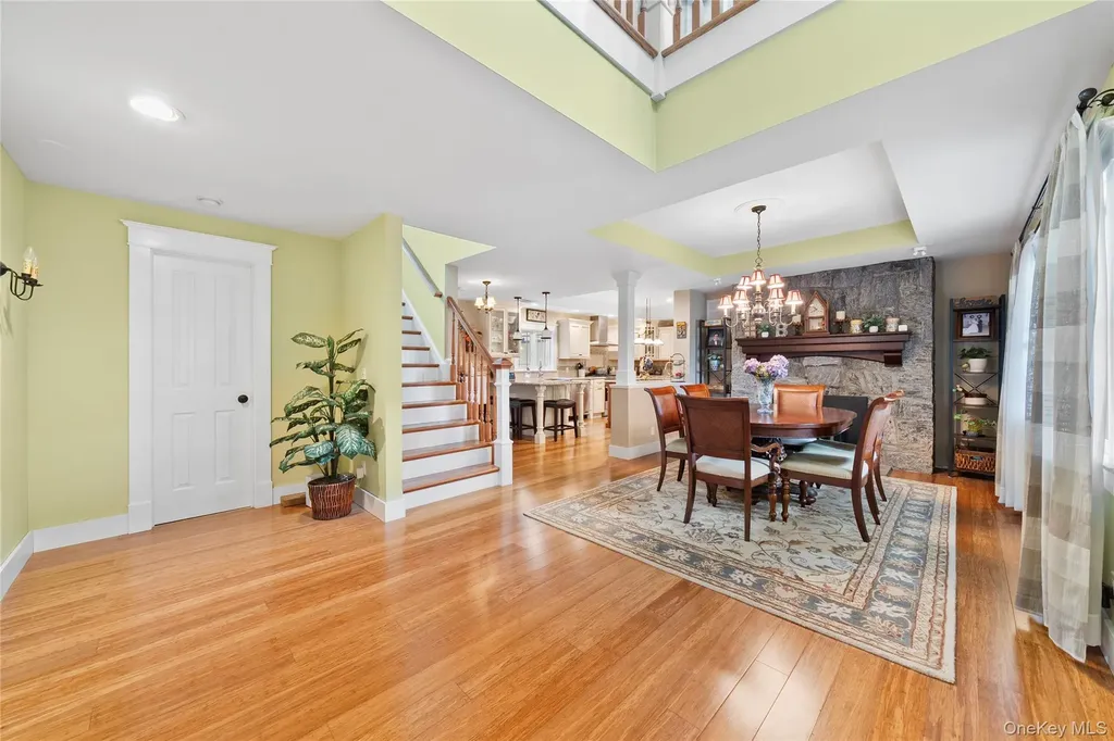 33 Robbins Avenue Babylon NY 11702