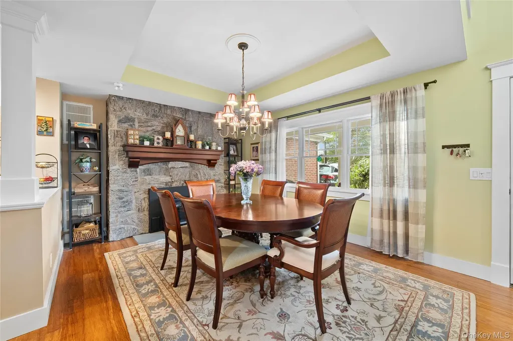 33 Robbins Avenue Babylon NY 11702