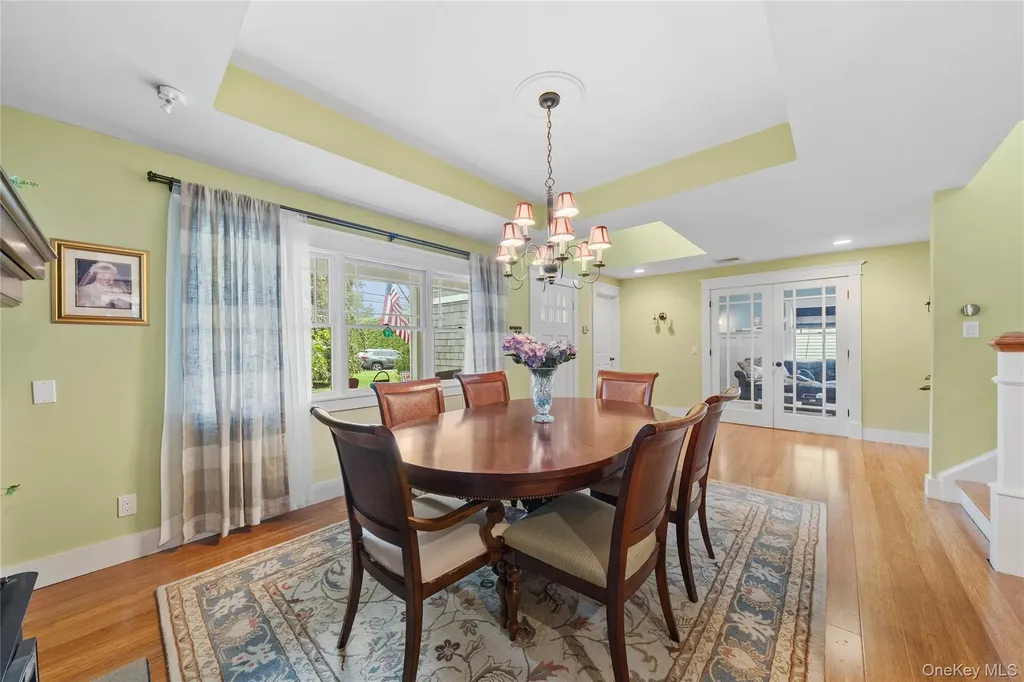 33 Robbins Avenue Babylon NY 11702