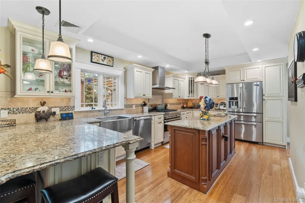 33 Robbins Avenue Babylon NY 11702