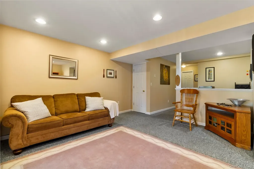 204 Williamsburg Drive Mahopac NY 10541