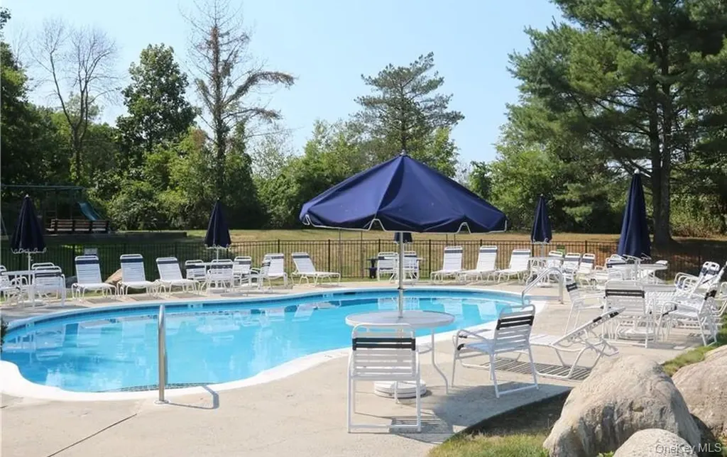 204 Williamsburg Drive Mahopac NY 10541