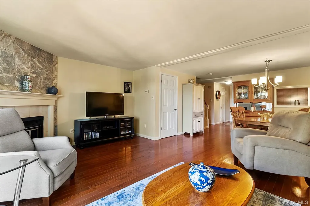 204 Williamsburg Drive Mahopac NY 10541