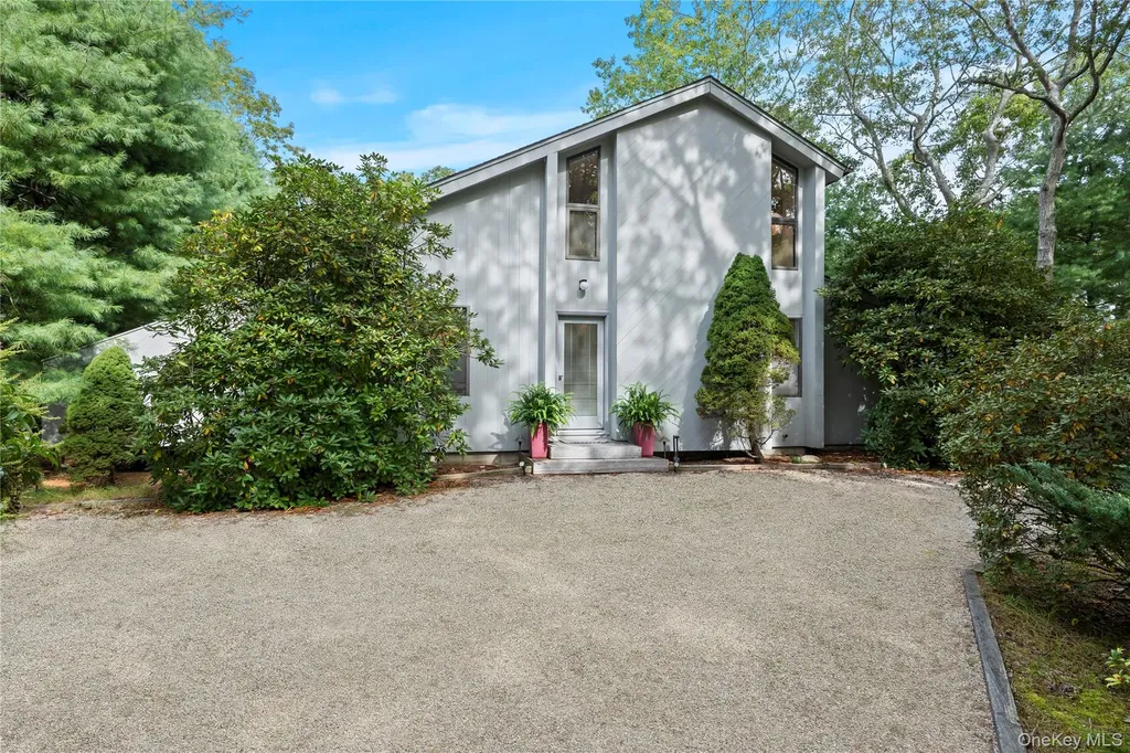 12 Todd Drive East Hampton NY 11937