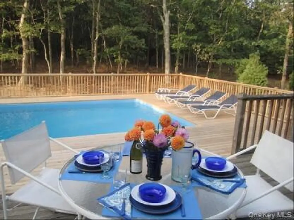 12 Todd Drive East Hampton NY 11937