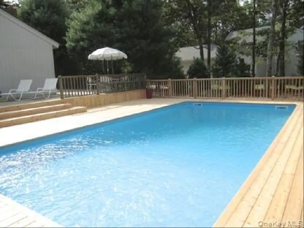 12 Todd Drive East Hampton NY 11937