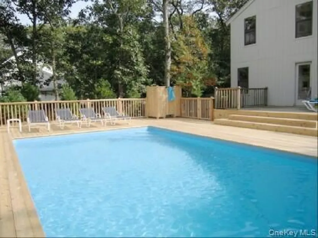 12 Todd Drive East Hampton NY 11937