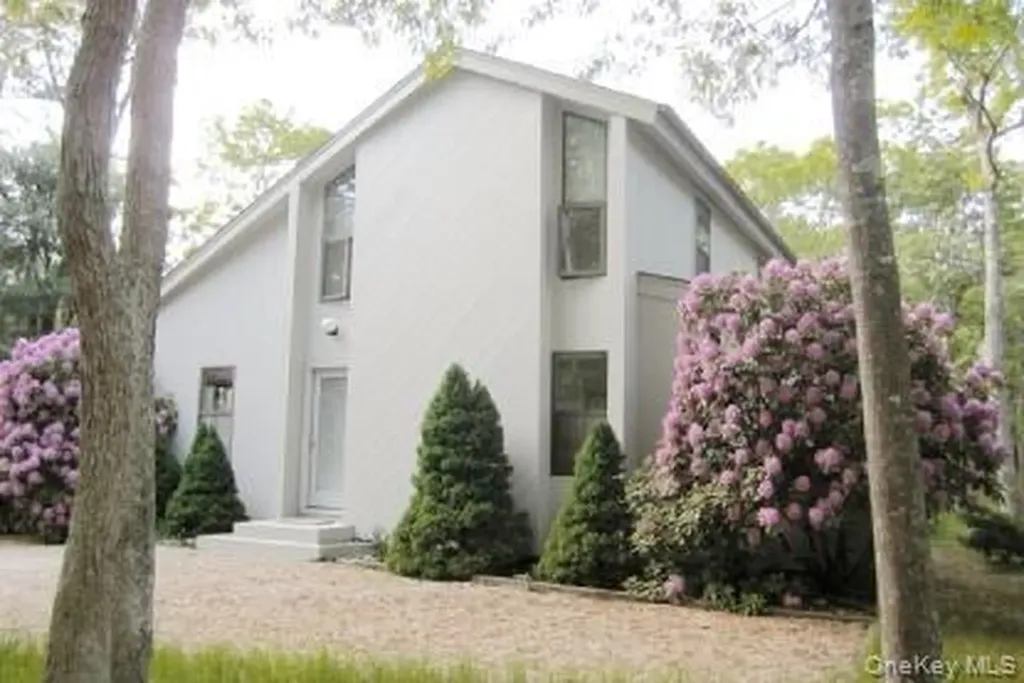 12 Todd Drive East Hampton NY 11937