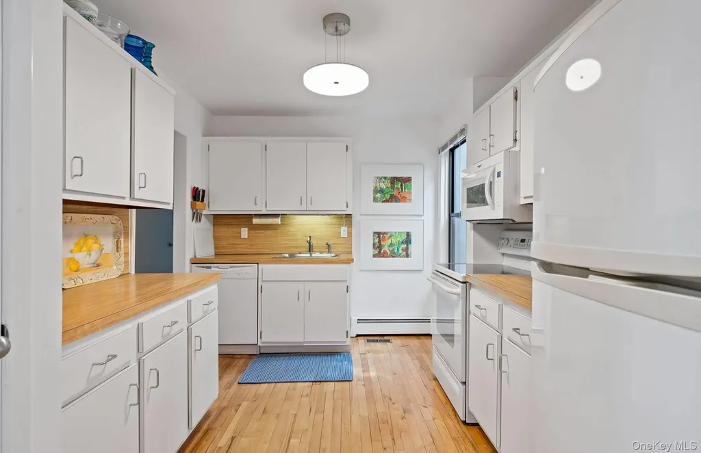 12 Todd Drive East Hampton NY 11937