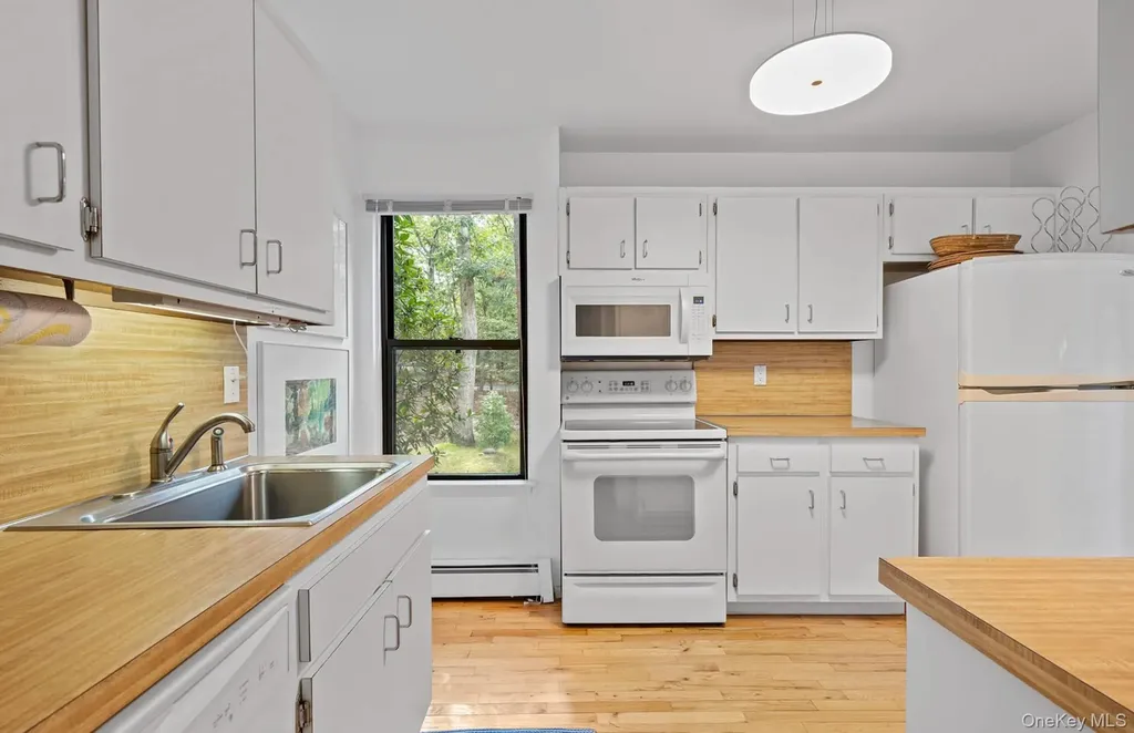 12 Todd Drive East Hampton NY 11937